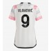 Tanie Strój piłkarski Juventus Dusan Vlahovic #9 Koszulka Wyjazdowej dla damskie 2023-24 Krótkie Rękawy